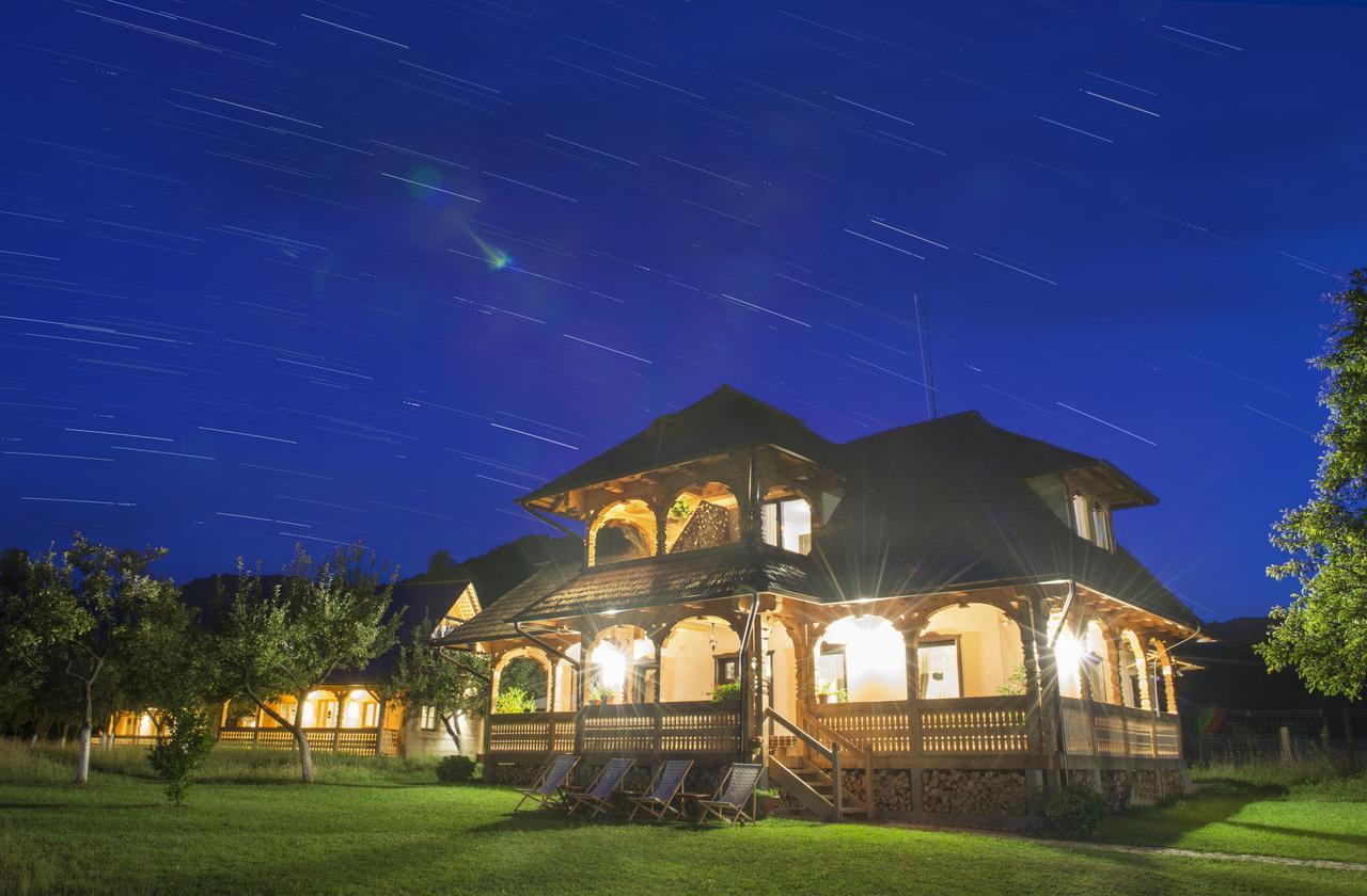 Magnolia Resort Chalets Vişeu de Sus Exteriör bild